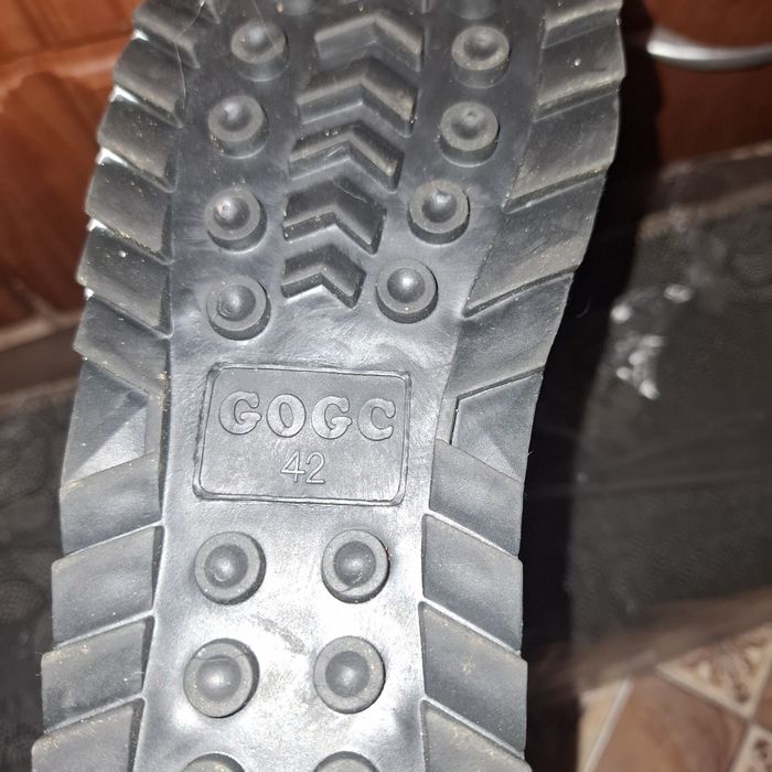 Продам сапоги новые