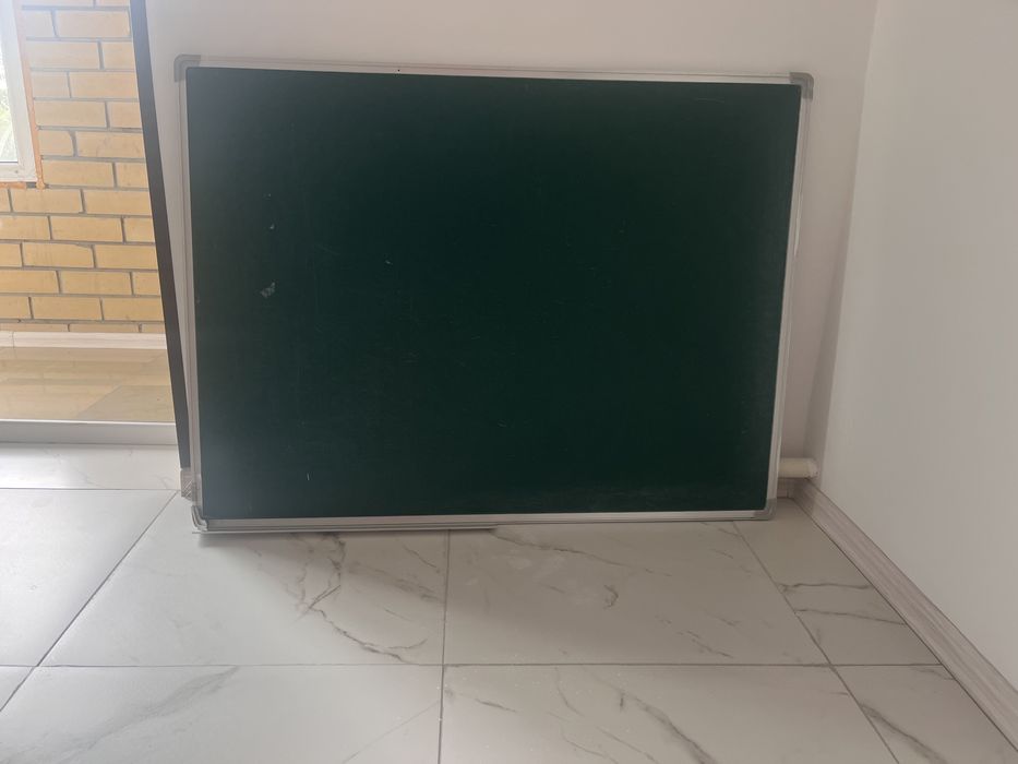 Продам доску, парты и стулья