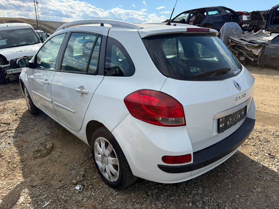 Dezmembrez Renault clio 3 facelift break alb 2012 1.5 dci K9K770 volan stanga