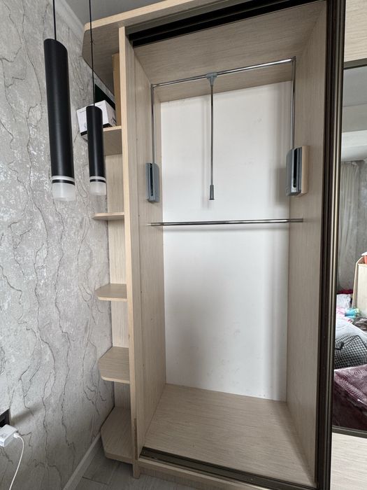 Шкаф, добротный шифоньер для спальня