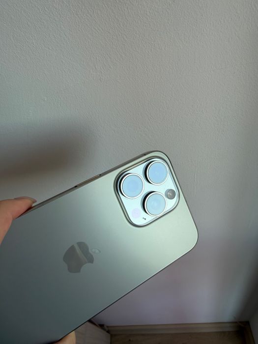 iPhone 15 Pro Max 256GB с кутия и слушалки