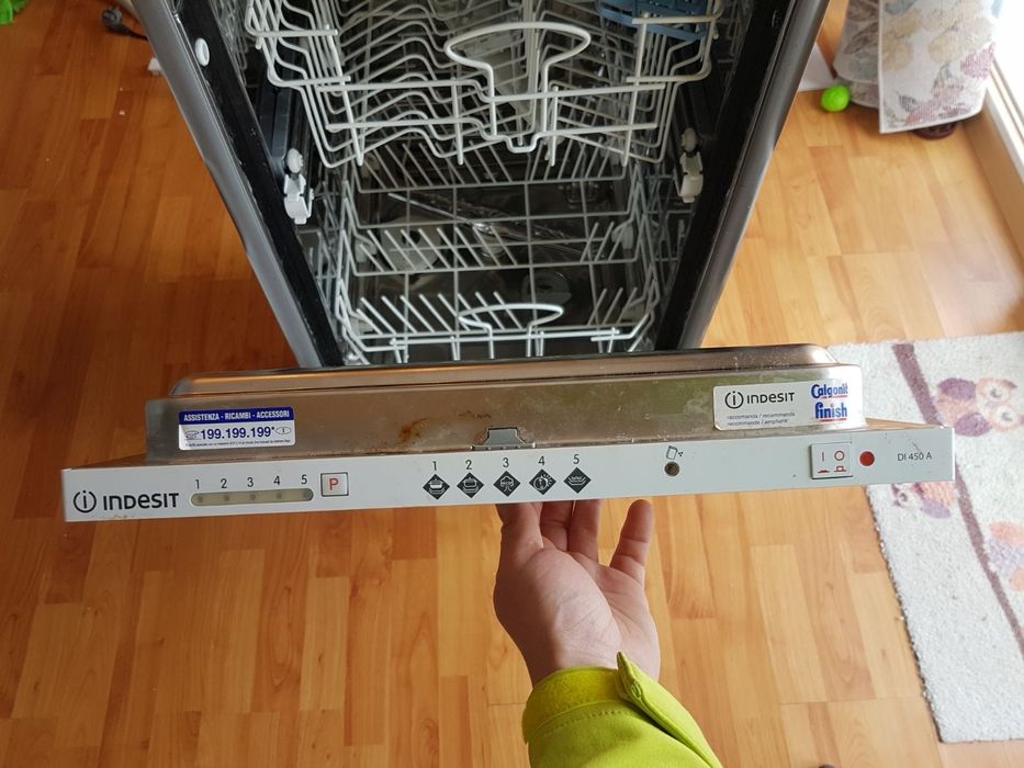 Съдомиялня Indesit за вграждане работеща