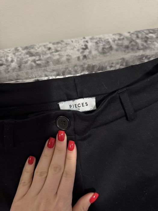 Елегантен черен панталон