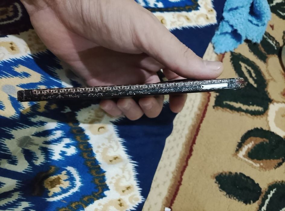 Sotiladi srochno ideal xamma joyi radnoy telefon