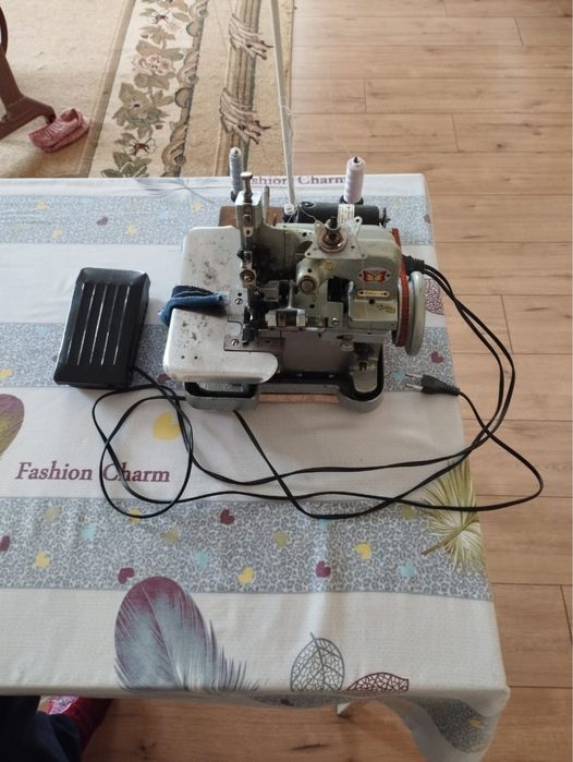 Оверлок в хорошем, рабочем состоянии