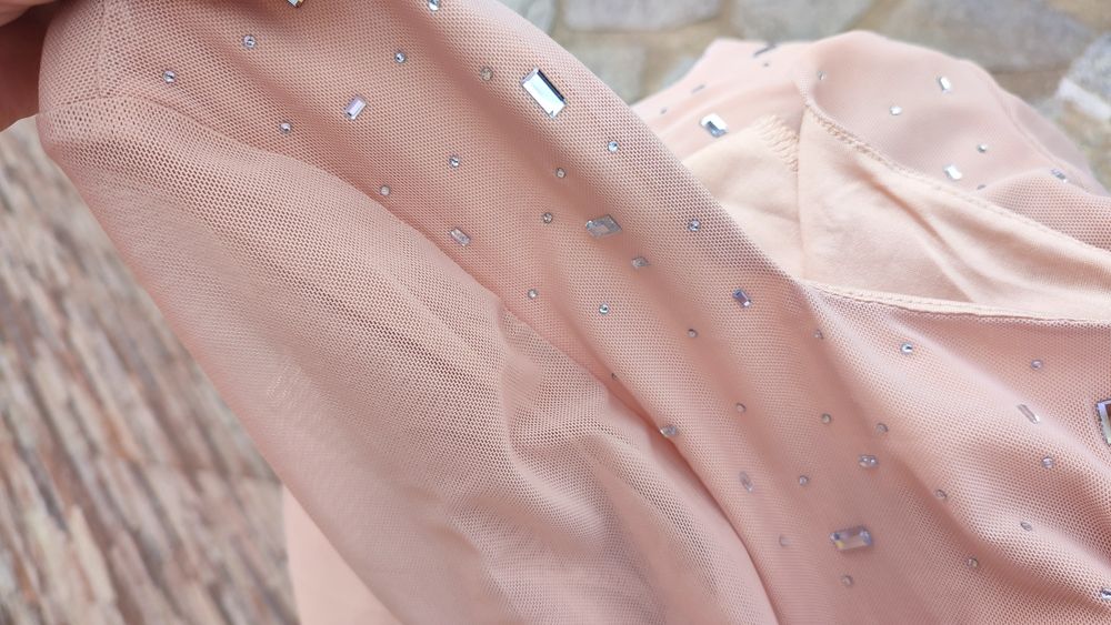 Нова рокля в телесен цвят