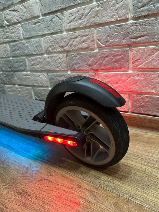 Продам самокат электрический Seegway Ninebot es2