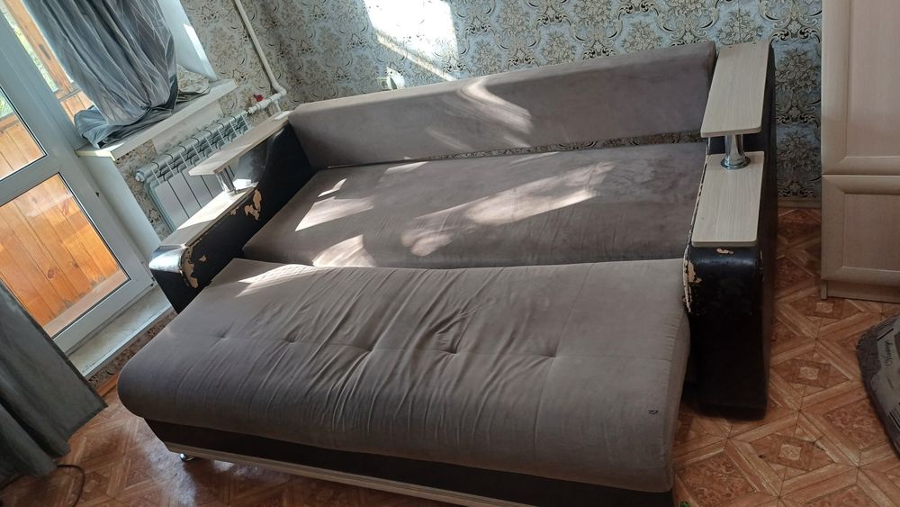 Отдаю бесплатно диван
