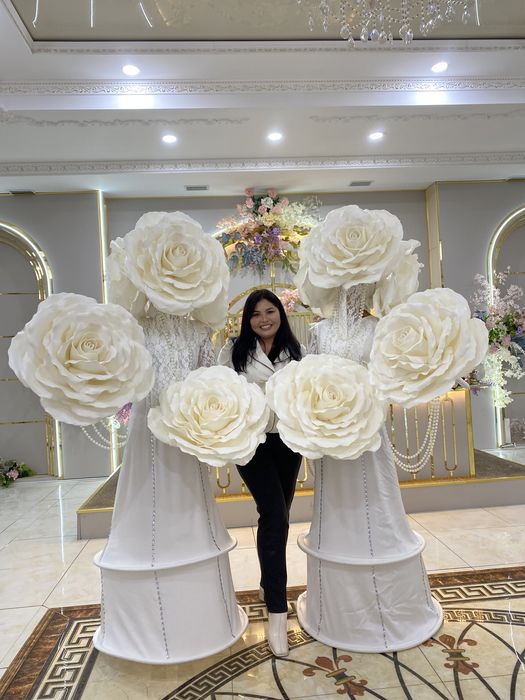 белые розы продается для встречий гостей