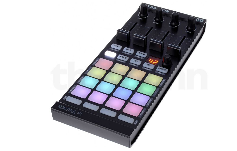Traktor s8 Диджейсткое оборудование в комлпекте