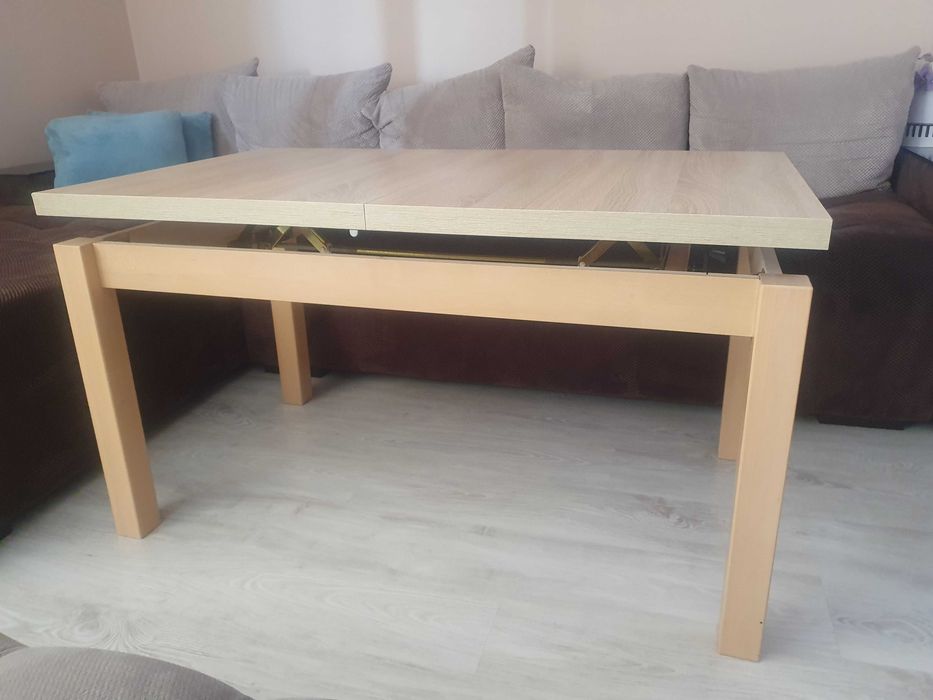 Трапезна маса с повдигащ механизъм