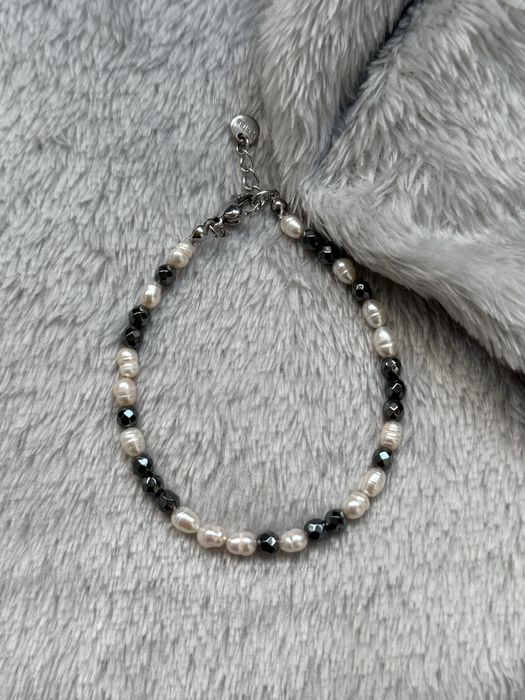 Ръчно изработени гривни от естествени перли, камъни, кристали, стомана