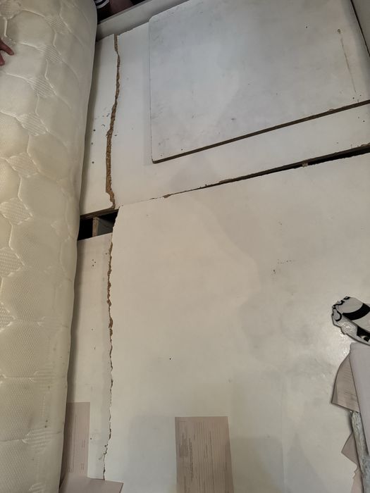 Продам кровать с матрасом