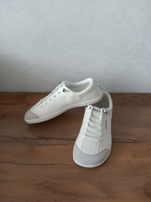 Кроссовки новые продам