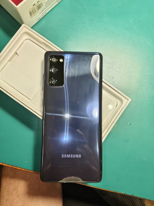 Samsung s20 FE в идеале.