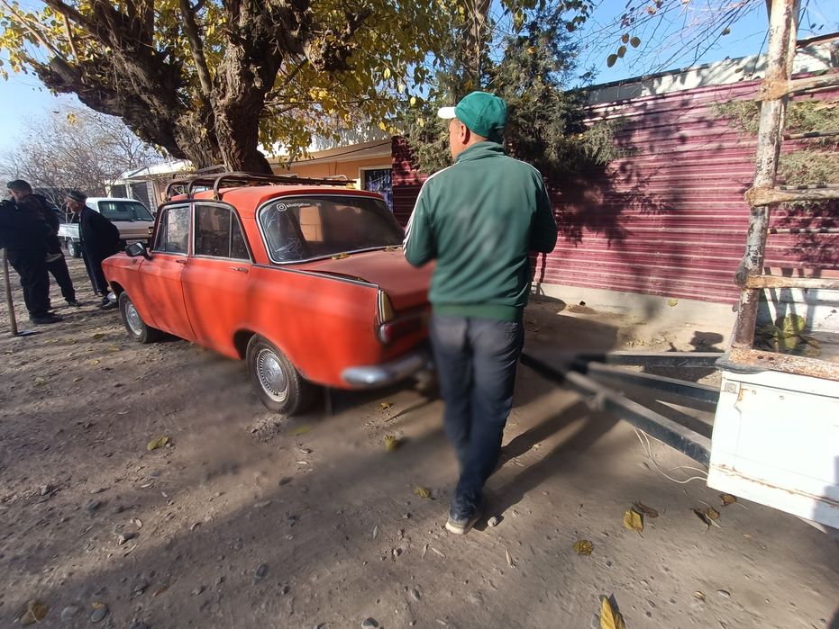 Merskvich va tlechkas 1979 yilda ishlab chiqarilgan radnoy kraska