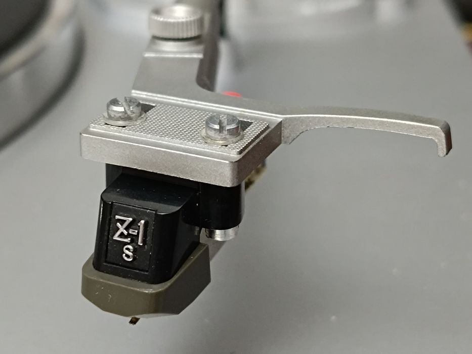 Проигрыватель JVC L-A21.