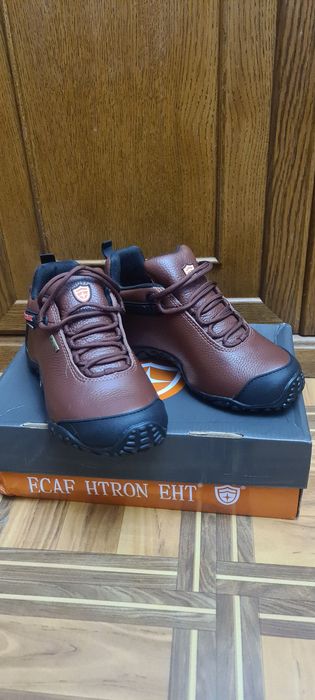 Продам кожаные кроссовки.