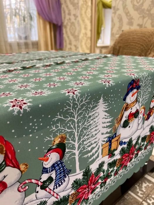 Новогодняя скатерть. Размер 150*220.Ребенок будет в восторге