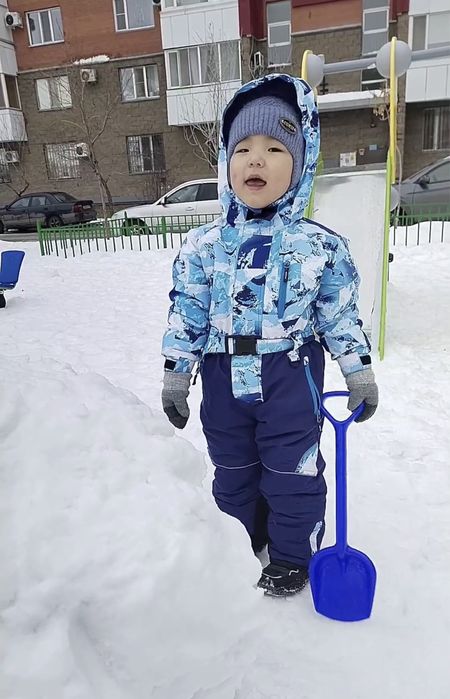 Продам зимние комбинезоны