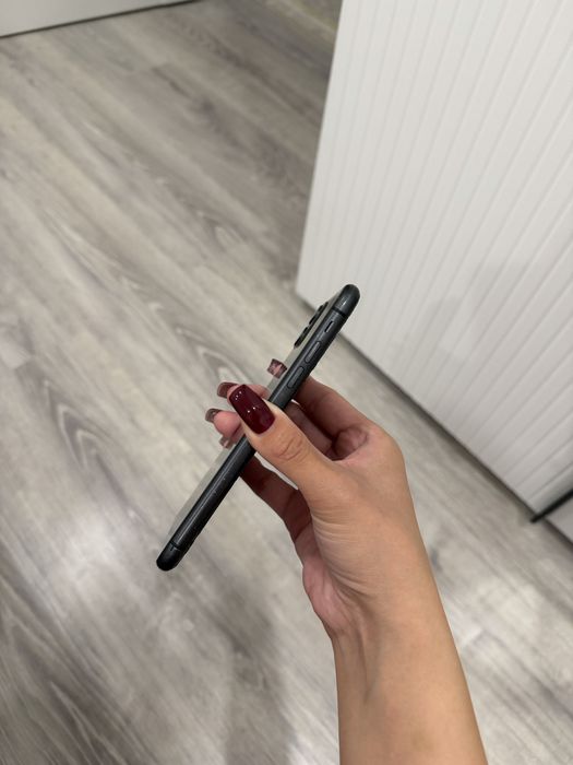 Продам iPhone 11