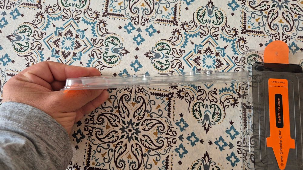 Продавам протектори 2бр за Samsung s24