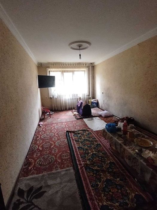 3х комнатная квартира на 1 этаже, Микрорайон (имеется свой гараж)