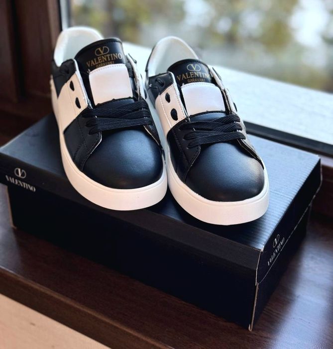 Продажа стильной мужской обуви Valentino.  40-44 размеры