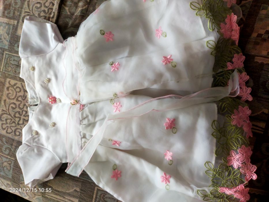 Продам нарядные детские платья