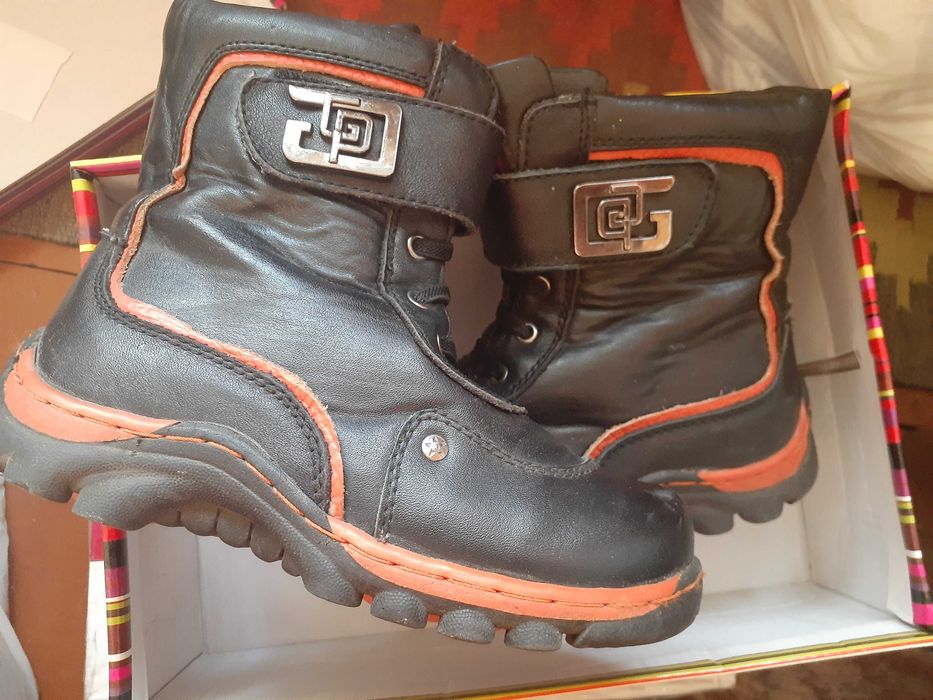 Продам сапожки для мальчика