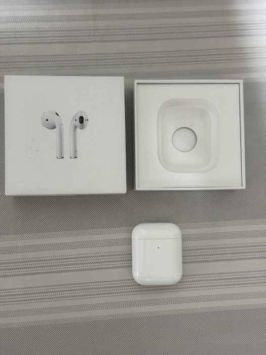 Apple AirPods (1/2 поколение)