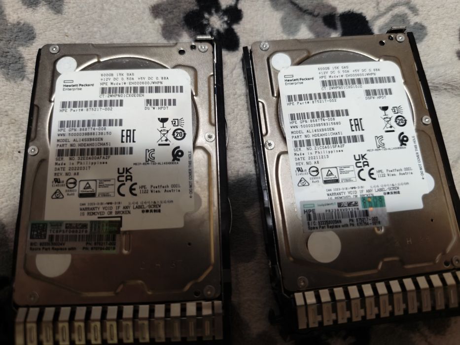 Vând 2 hdd de server 600 GB 15k