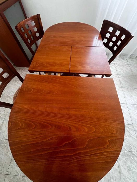 Масивна трапезна маса