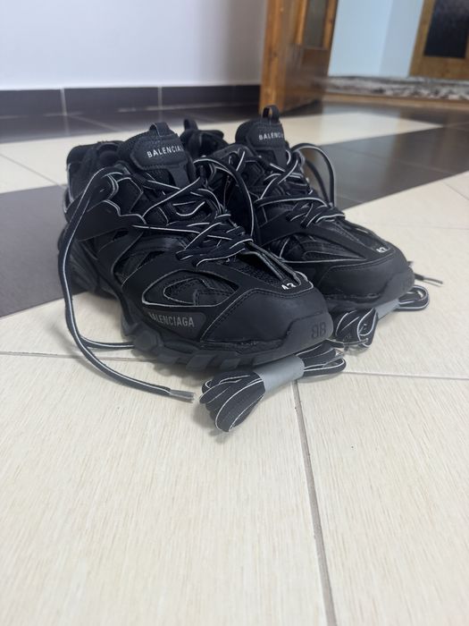 Balenciagaa track