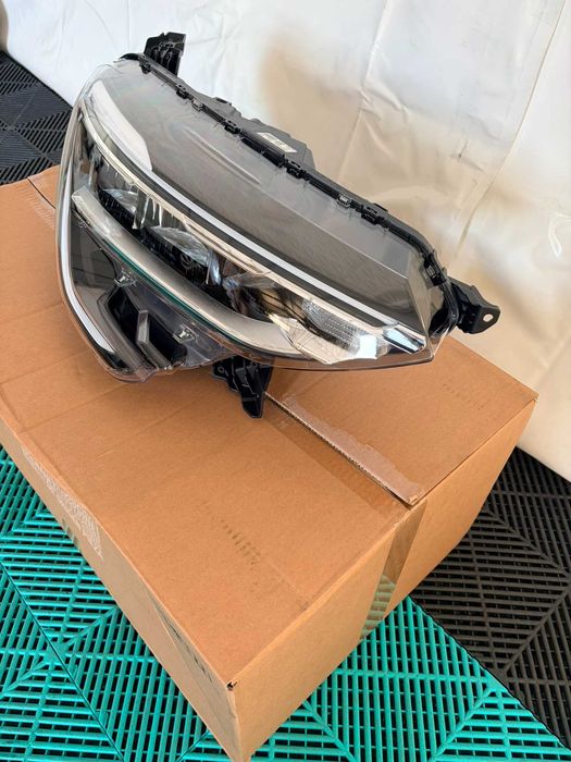 Far faruri dreapta Led Pure Vision Renault Arkana nou original Renault
