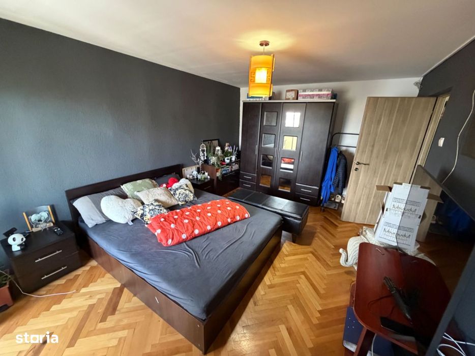 Apartament 3 camere, decomandat  - zona Cetate