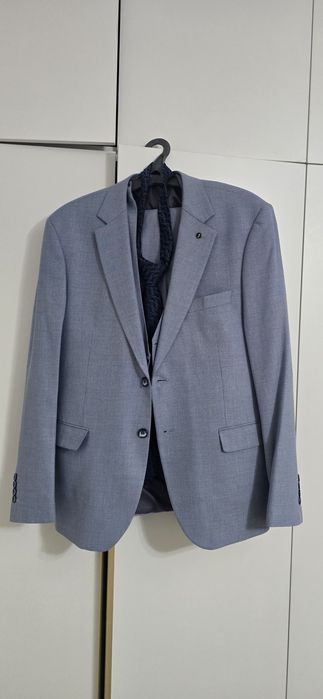 Костюм продам...