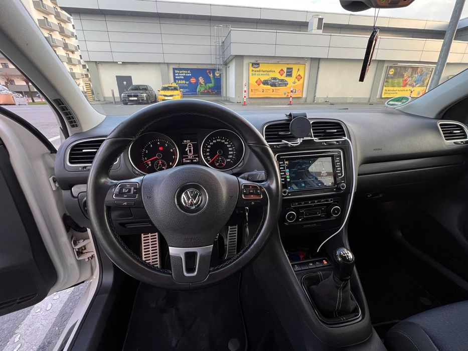 Vând golf 6 1.2 TSI 105 CP, alb, 2 usi