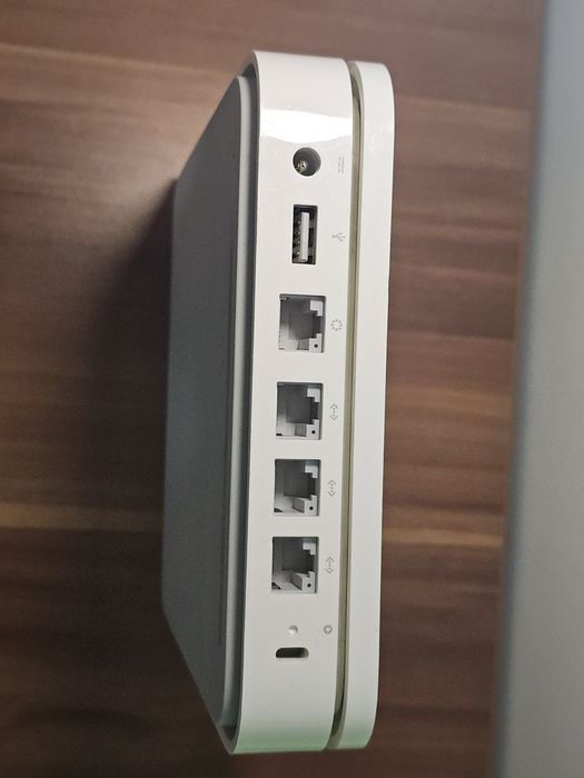 Router Apple A1143