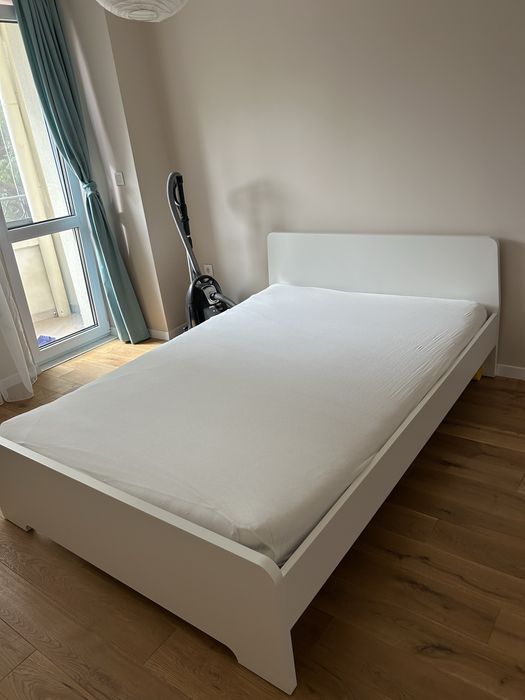 Продавам ИКЕА легло с матрак размер 140/200