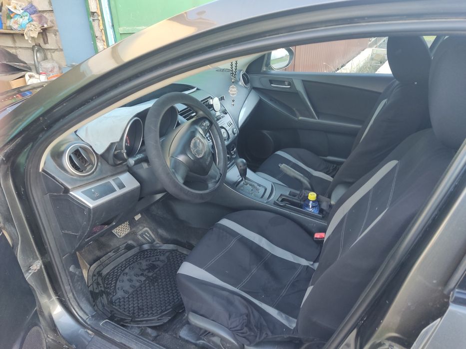 Продам автомобиль Мазда 3