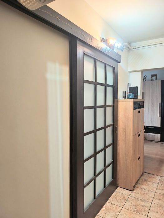 Vând apartament cu 2 camere la etajul 2 din 4 zona Casa de sănătate