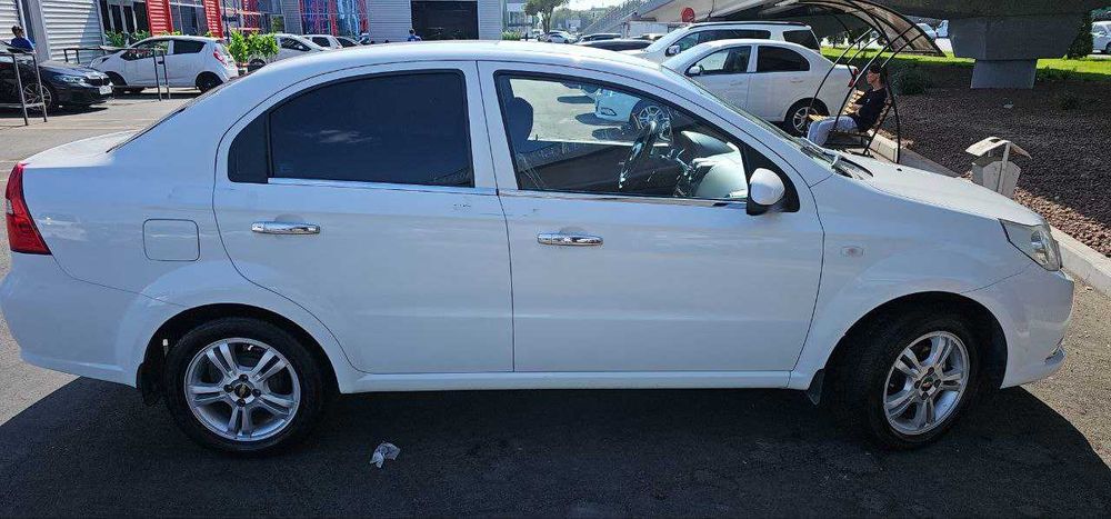 Nexia 3 белый с метаном