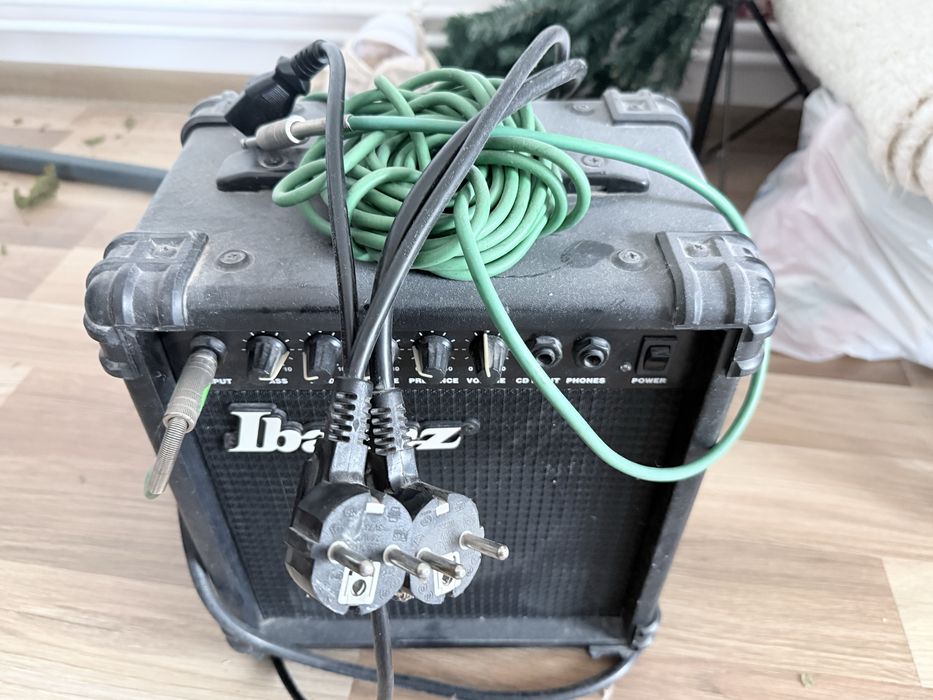 Vand orga ROLAND G-600, statie + 2 boxe de mari dimensiuni funcionale. In plus, stativ de orga si partituri