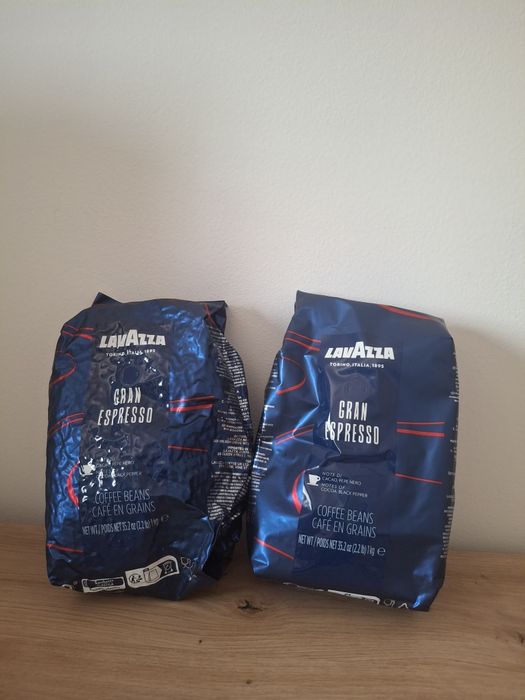 Vand lot cu 2 pungi cu cafea boabe la 1 kg  Lavazza Gran Espresso