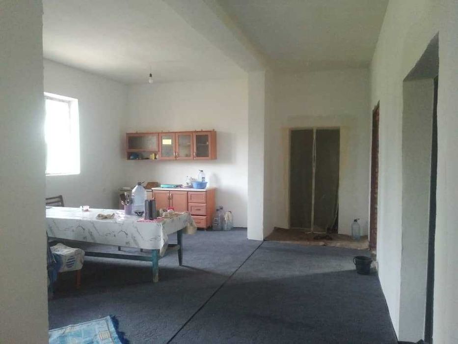 2 qavatli Uy biznes uchun qulay ijaraga beriladi.