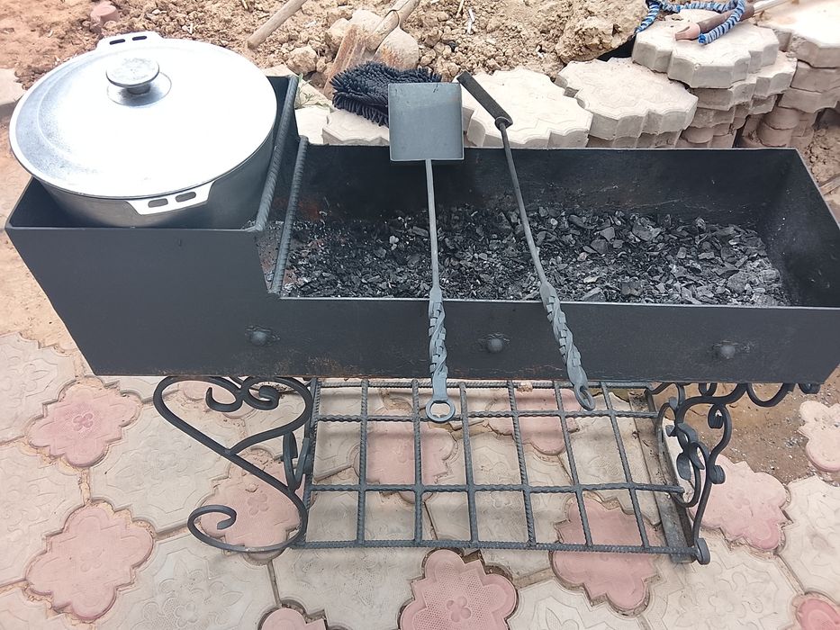 Продам мангал с казанком