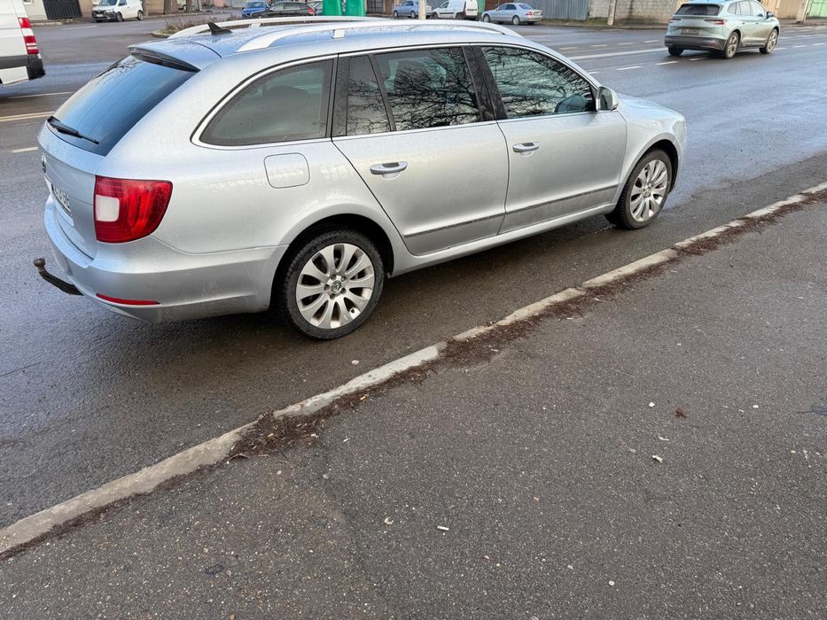 Skoda Superb 2011 2.0 TDI automata