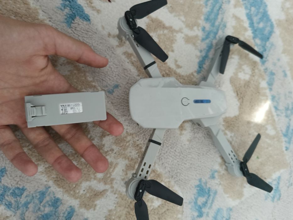 Продам Дрон E99 pro