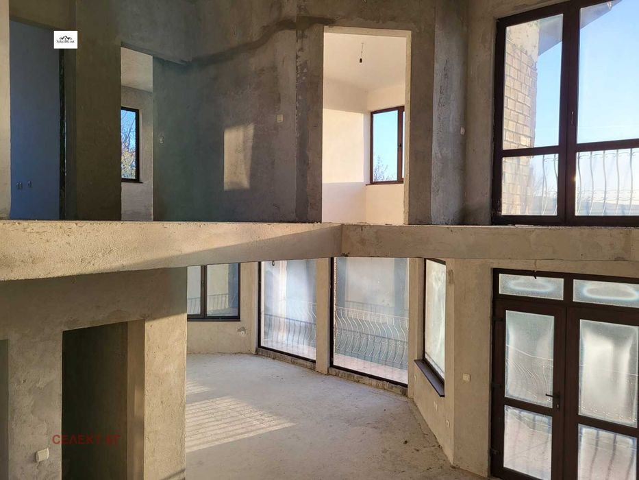 Масивна нова къща в с. Велчево